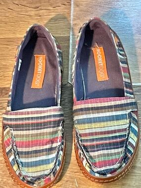 Rocket Dog Shoes

• canvas 
• slip-on
• beach vibes